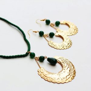 Collier et boucles